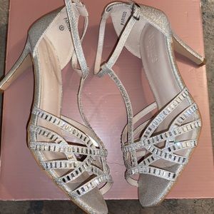 Bridesmaid Heels by David’s Bridal Sz8